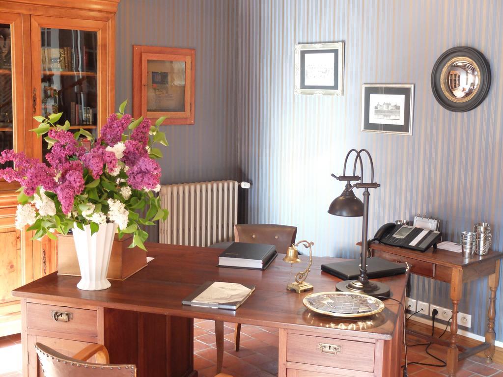 Auberge Du Grand Dauphin Dhuizon エクステリア 写真
