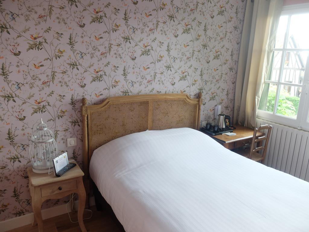 Auberge Du Grand Dauphin Dhuizon 部屋 写真
