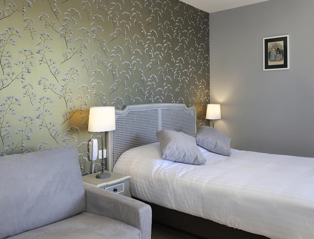 Auberge Du Grand Dauphin Dhuizon 部屋 写真