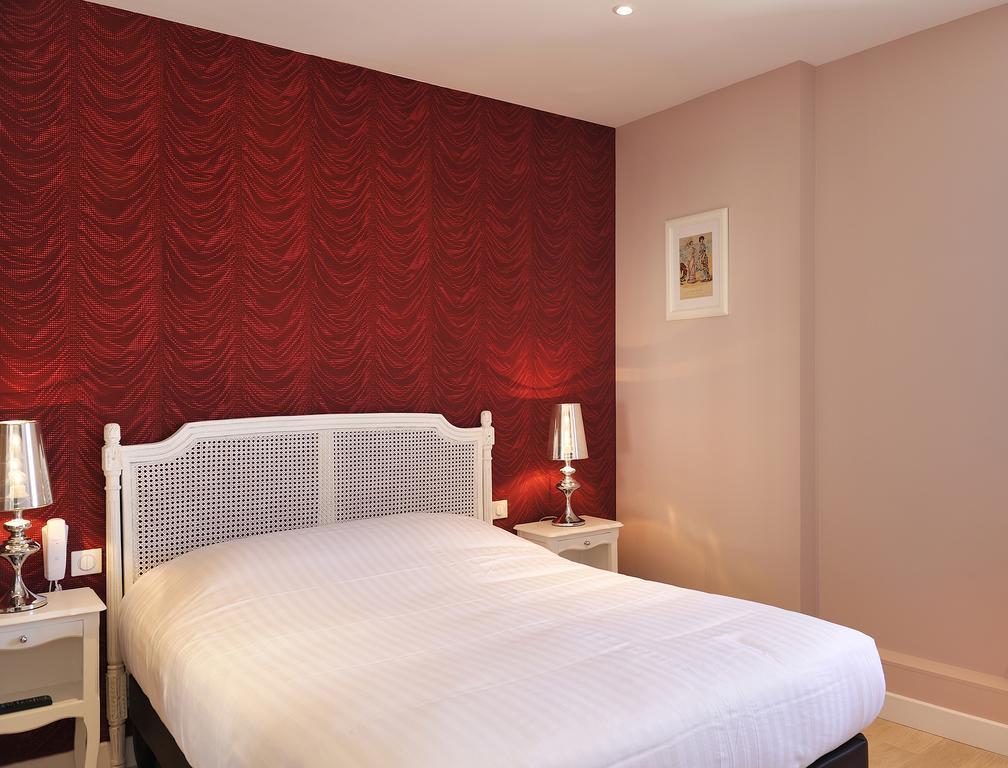 Auberge Du Grand Dauphin Dhuizon 部屋 写真