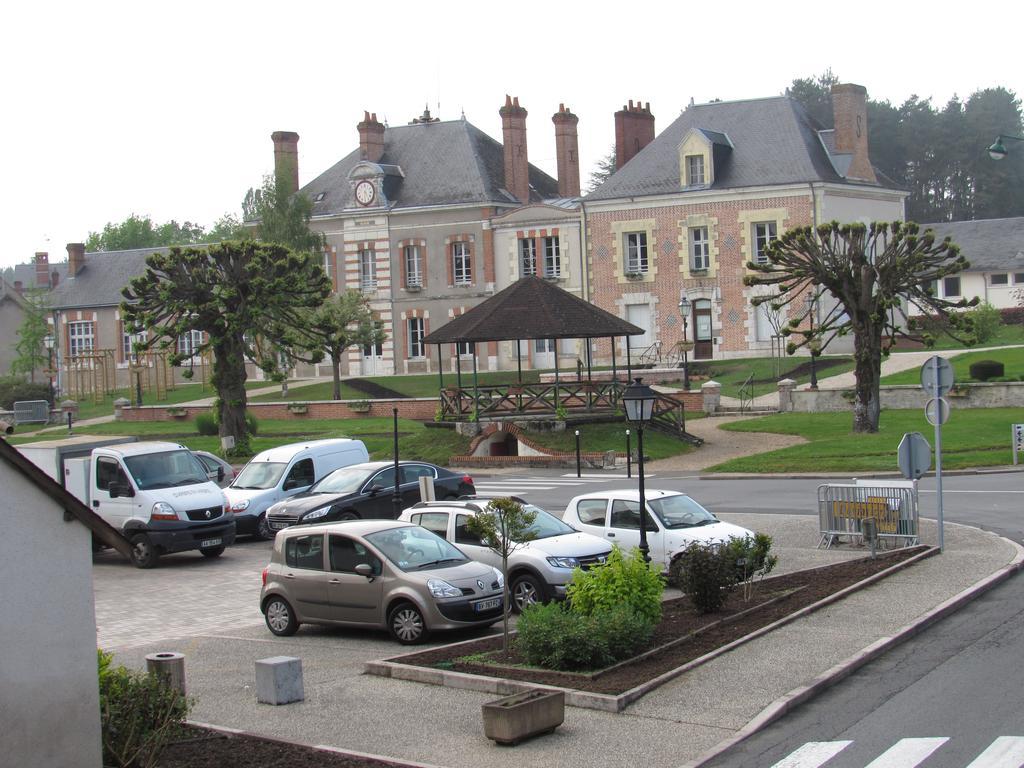 Auberge Du Grand Dauphin Dhuizon エクステリア 写真